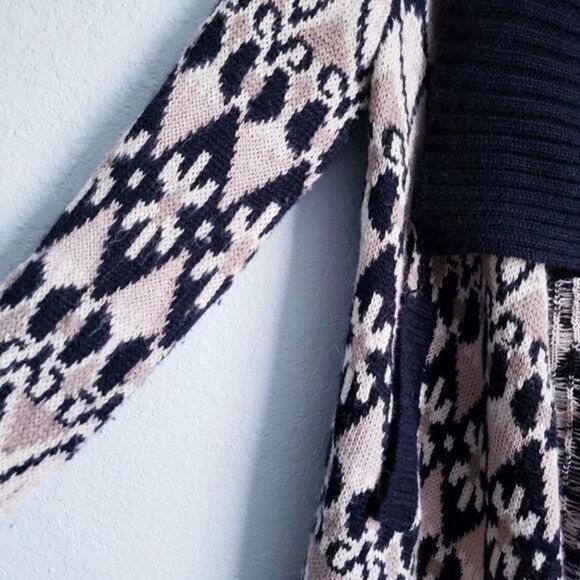 Cardigan - Picture 2 of 6